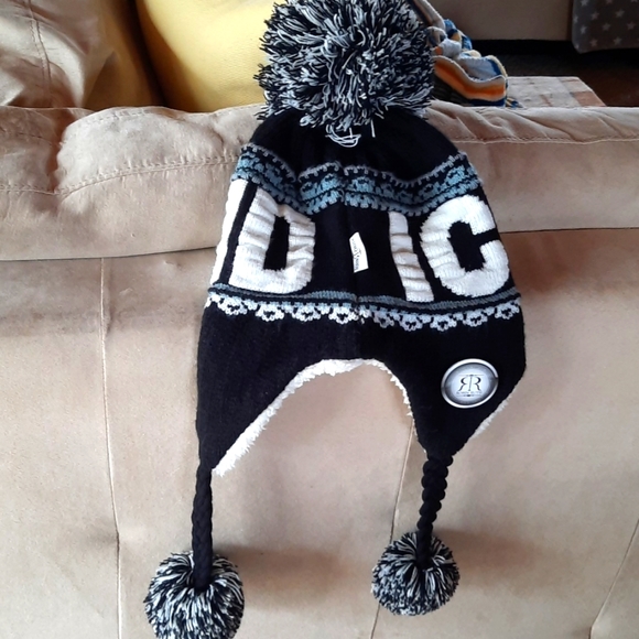 Iceland logo ear flap knit Pompom Hat Touque - Picture 6 of 7